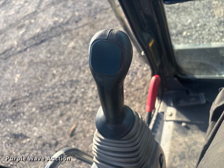 image for item EG8867 2014 John Deere 35D mini excavator