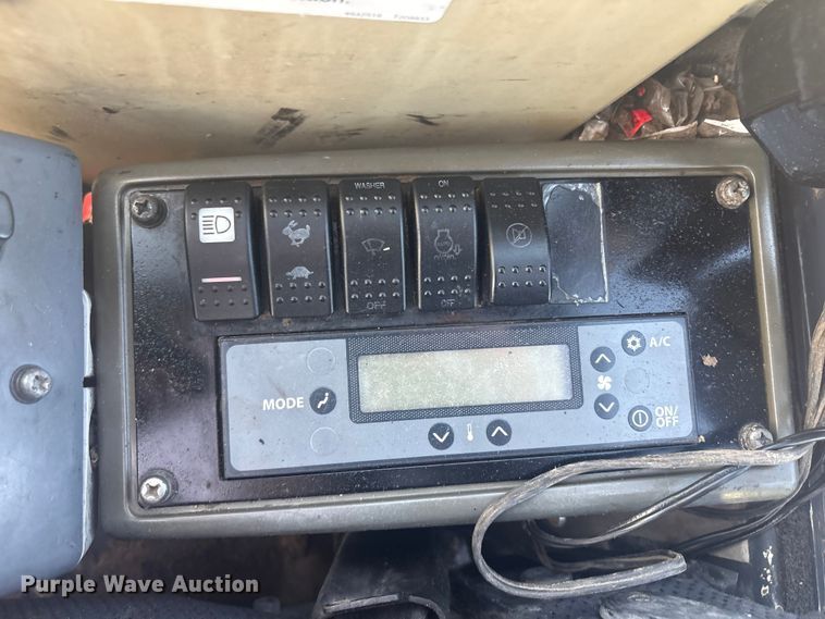 image for item EG8867 2014 John Deere 35D mini excavator