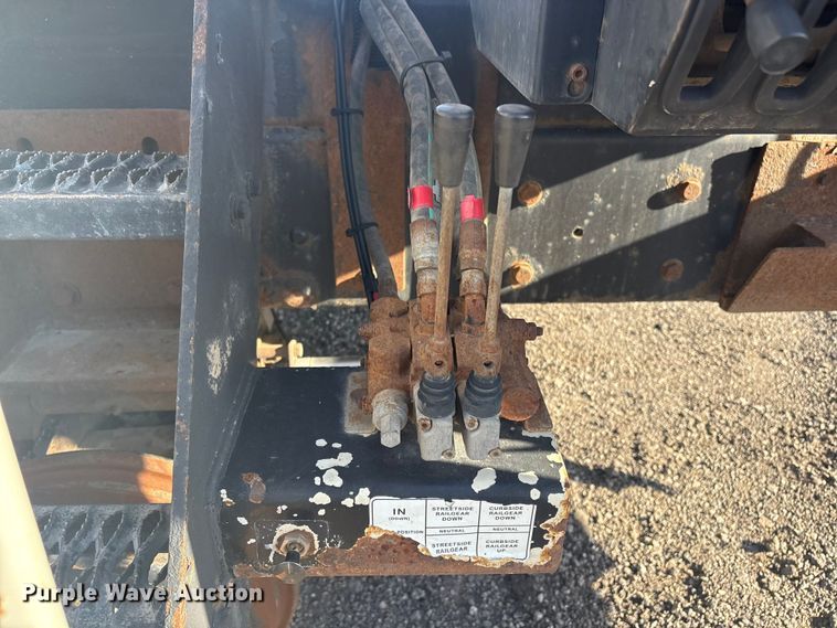 image for item EG8868 2011 International 7500 SBA crane truck