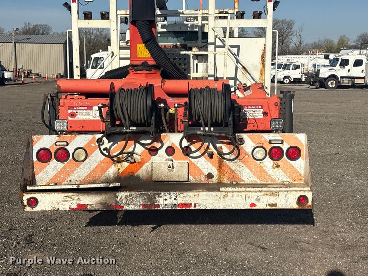 image for item EG8868 2011 International 7500 SBA crane truck