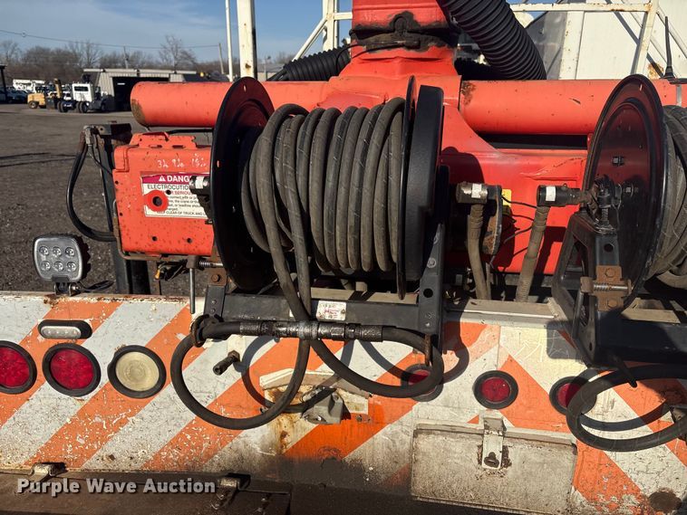 image for item EG8868 2011 International 7500 SBA crane truck