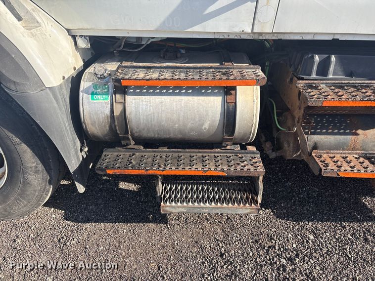 image for item EG8868 2011 International 7500 SBA crane truck