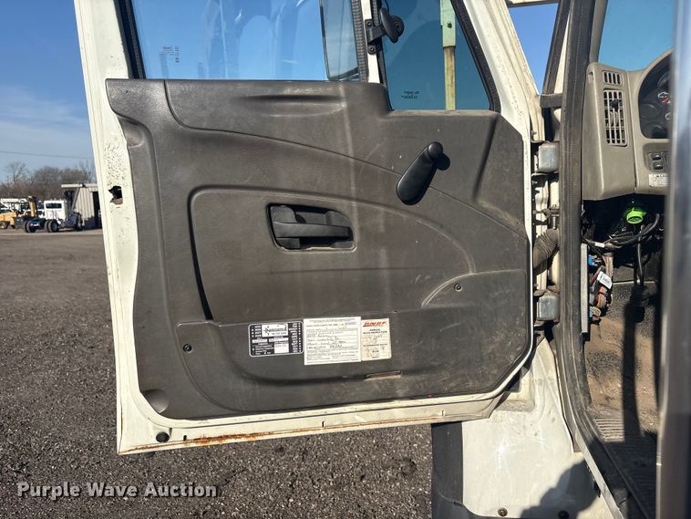 image for item EG8868 2011 International 7500 SBA crane truck