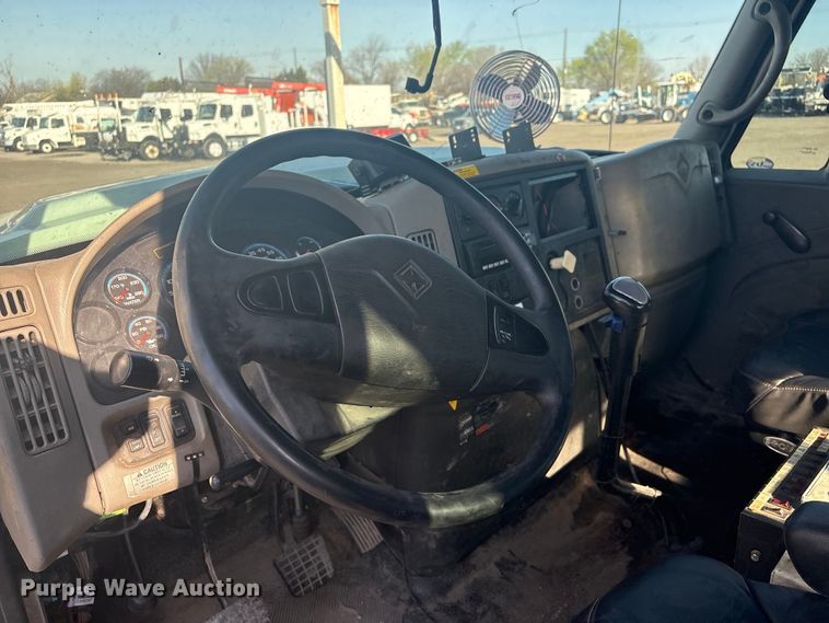 image for item EG8868 2011 International 7500 SBA crane truck