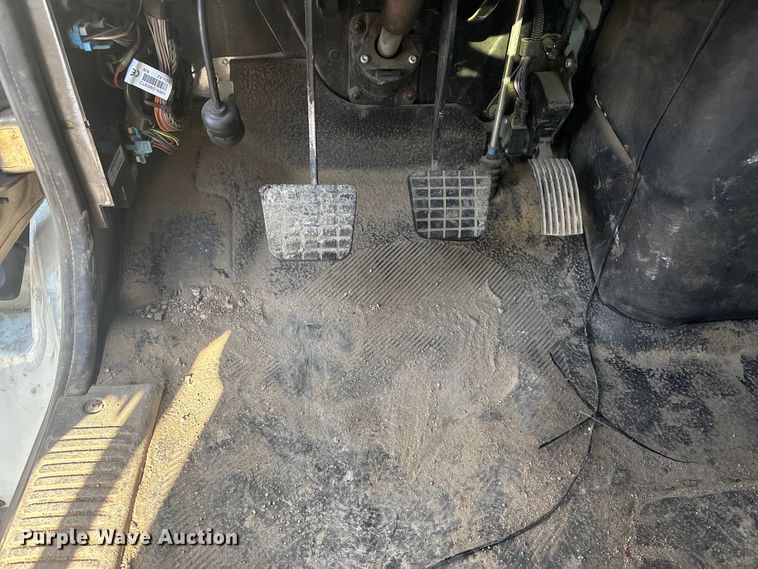 image for item EG8868 2011 International 7500 SBA crane truck