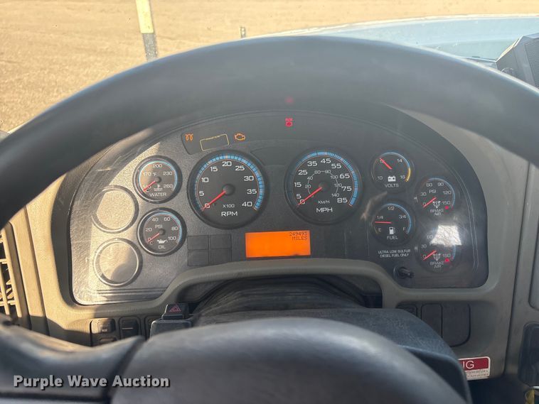 image for item EG8868 2011 International 7500 SBA crane truck