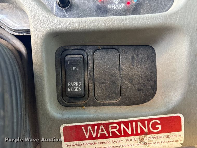 image for item EG8868 2011 International 7500 SBA crane truck