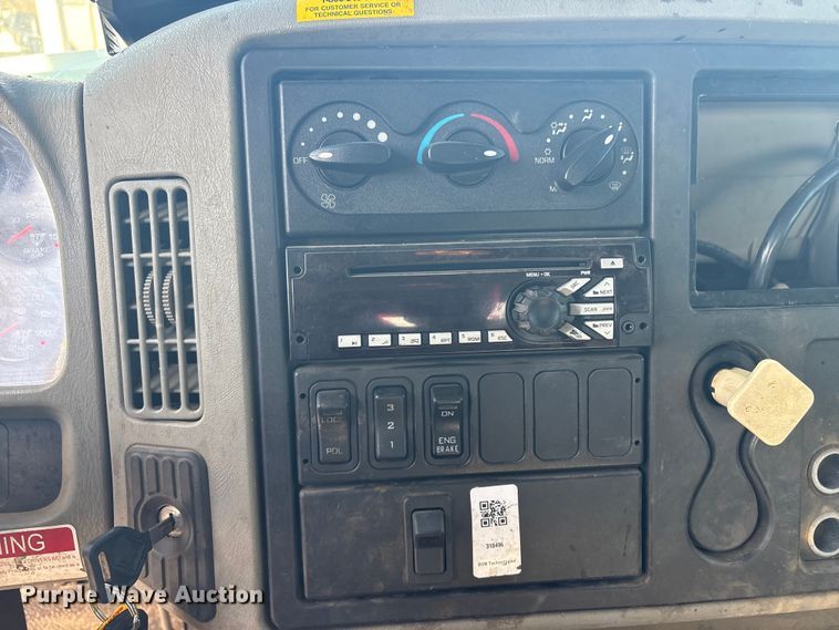 image for item EG8868 2011 International 7500 SBA crane truck