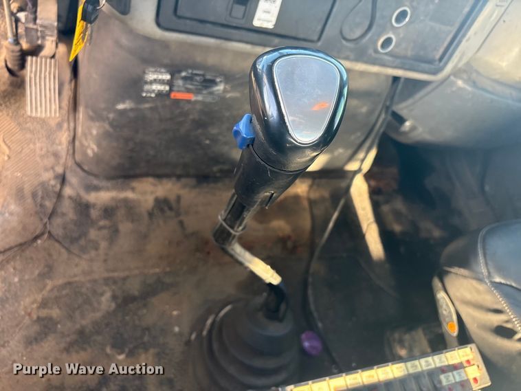 image for item EG8868 2011 International 7500 SBA crane truck