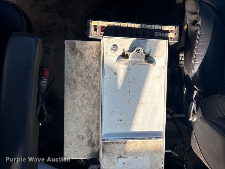 image for item EG8868 2011 International 7500 SBA crane truck