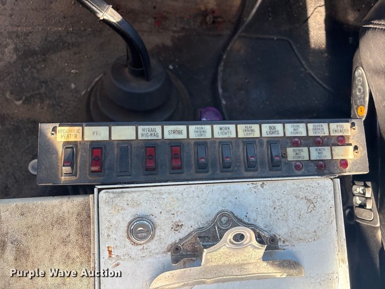 image for item EG8868 2011 International 7500 SBA crane truck