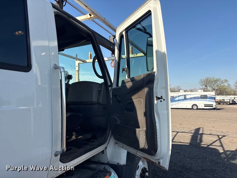 image for item EG8868 2011 International 7500 SBA crane truck