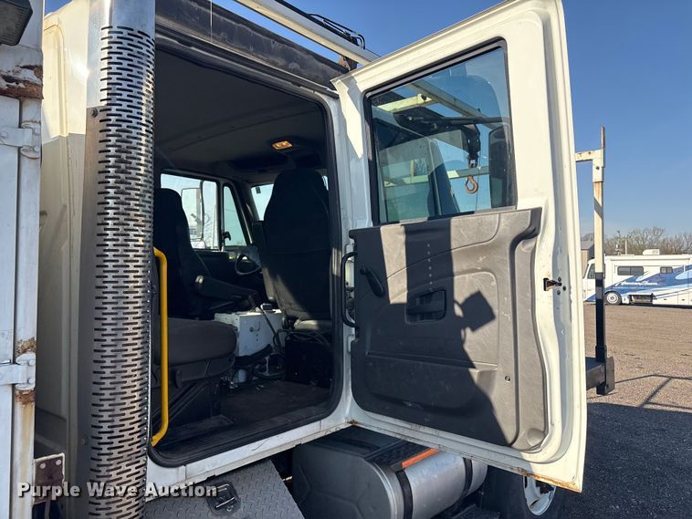 image for item EG8868 2011 International 7500 SBA crane truck