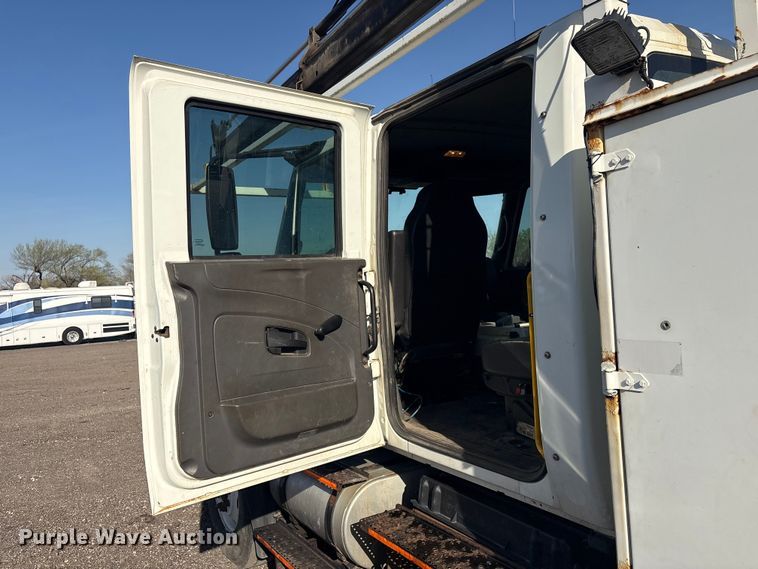 image for item EG8868 2011 International 7500 SBA crane truck