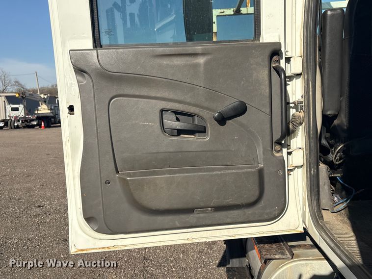 image for item EG8868 2011 International 7500 SBA crane truck