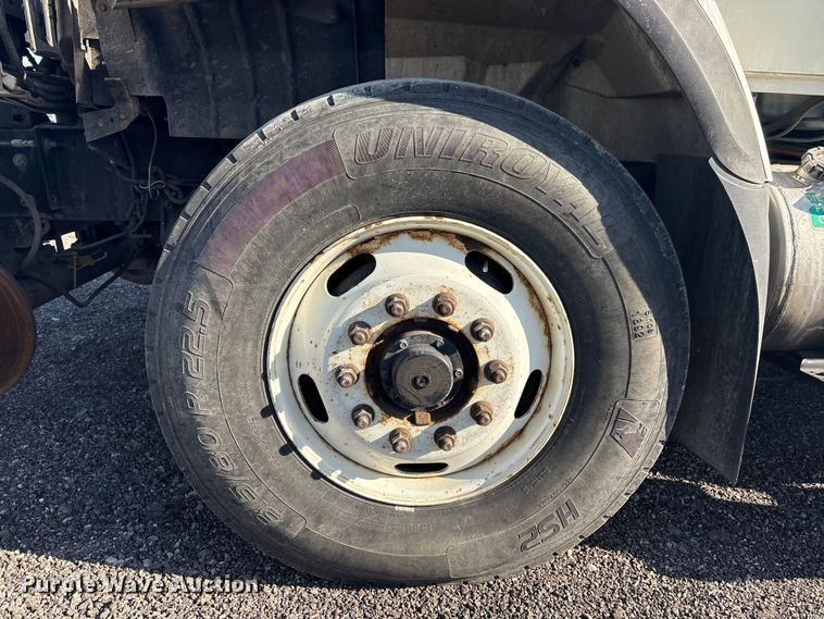 image for item EG8868 2011 International 7500 SBA crane truck