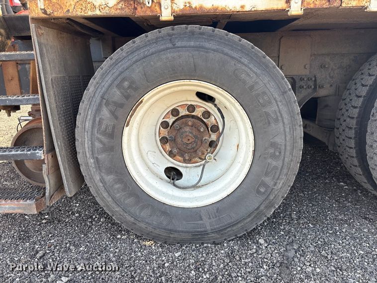 image for item EG8868 2011 International 7500 SBA crane truck