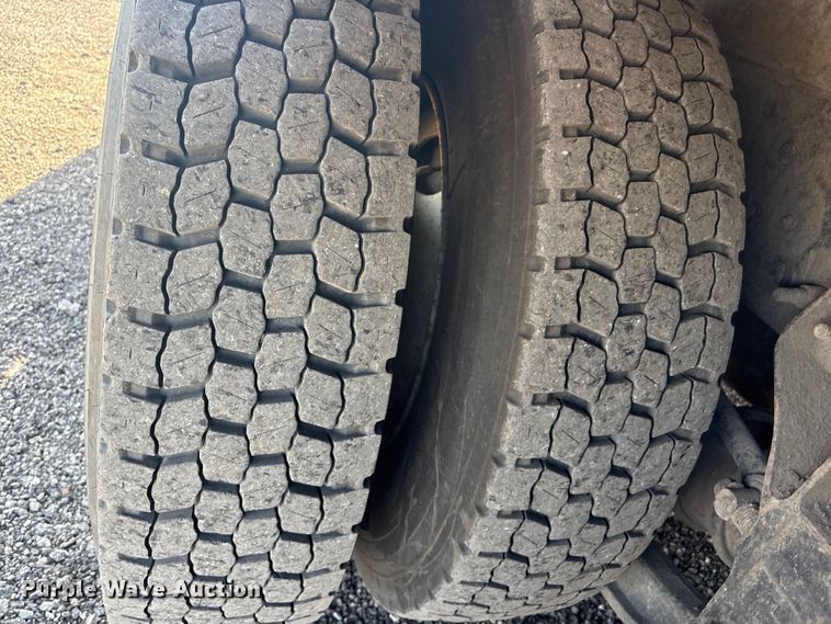 image for item EG8868 2011 International 7500 SBA crane truck