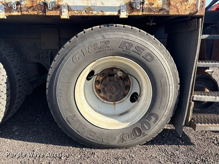 image for item EG8868 2011 International 7500 SBA crane truck