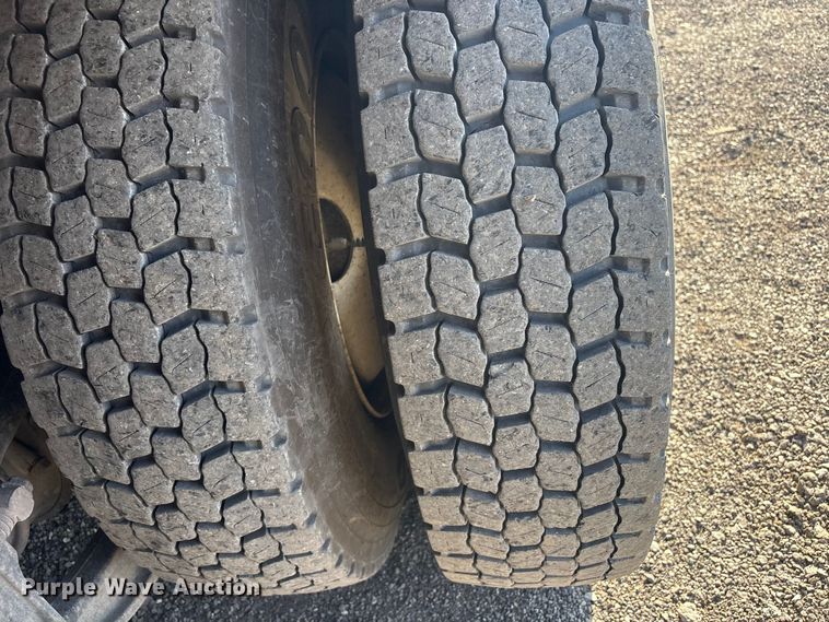 image for item EG8868 2011 International 7500 SBA crane truck