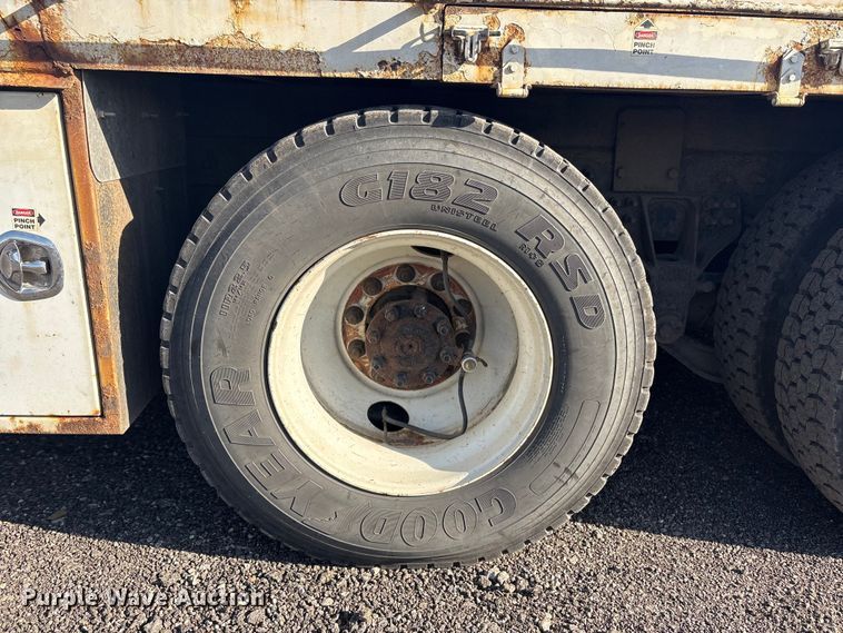 image for item EG8868 2011 International 7500 SBA crane truck