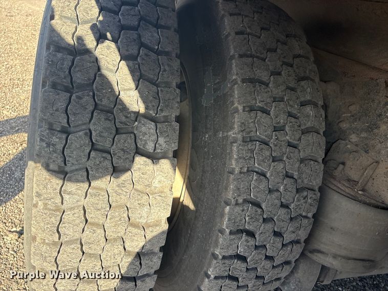 image for item EG8868 2011 International 7500 SBA crane truck