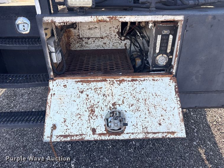 image for item EG8869 2008 International 7500 SBA crane truck