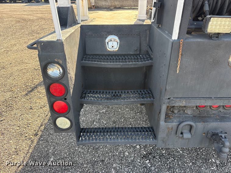 image for item EG8869 2008 International 7500 SBA crane truck