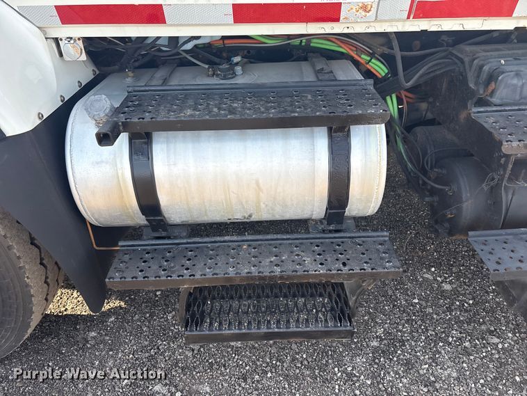 image for item EG8869 2008 International 7500 SBA crane truck