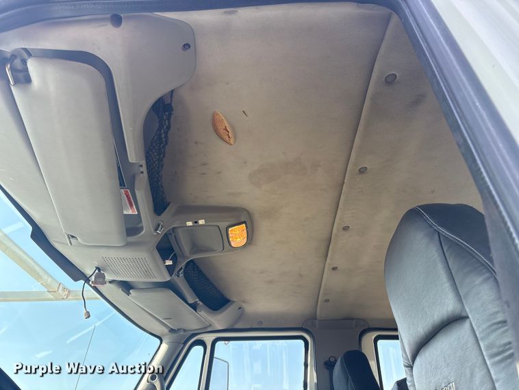 image for item EG8869 2008 International 7500 SBA crane truck