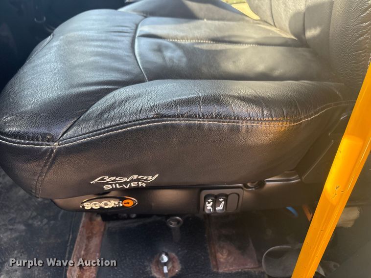 image for item EG8869 2008 International 7500 SBA crane truck