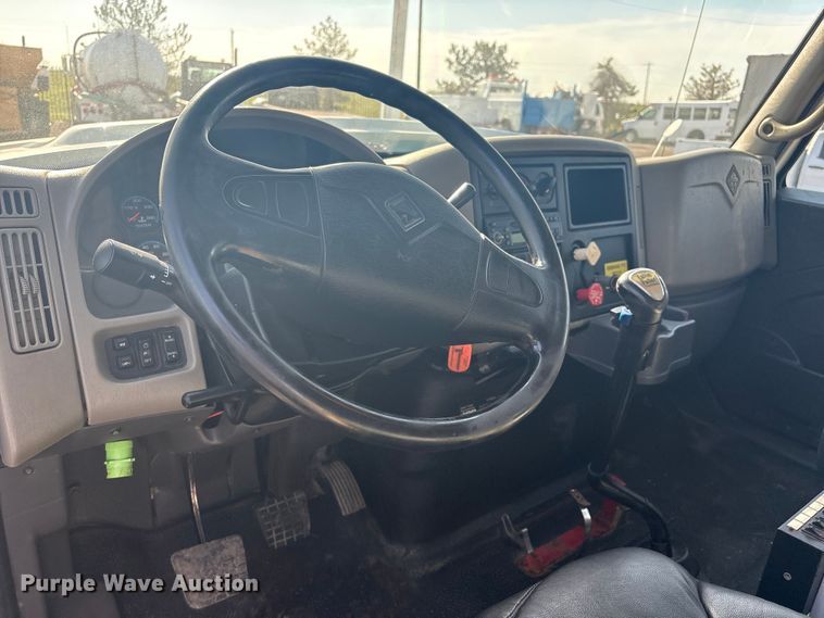 image for item EG8869 2008 International 7500 SBA crane truck