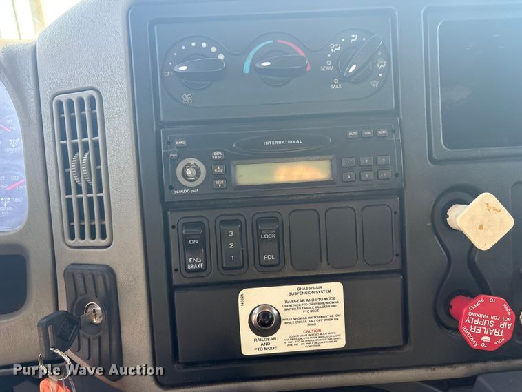 image for item EG8869 2008 International 7500 SBA crane truck