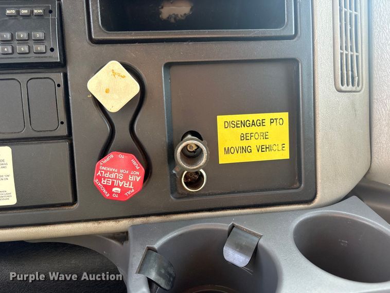 image for item EG8869 2008 International 7500 SBA crane truck