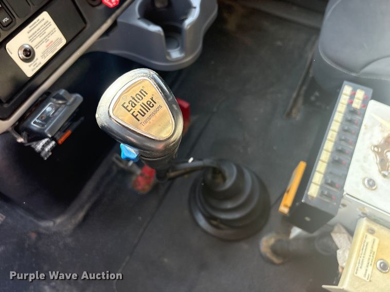 image for item EG8869 2008 International 7500 SBA crane truck