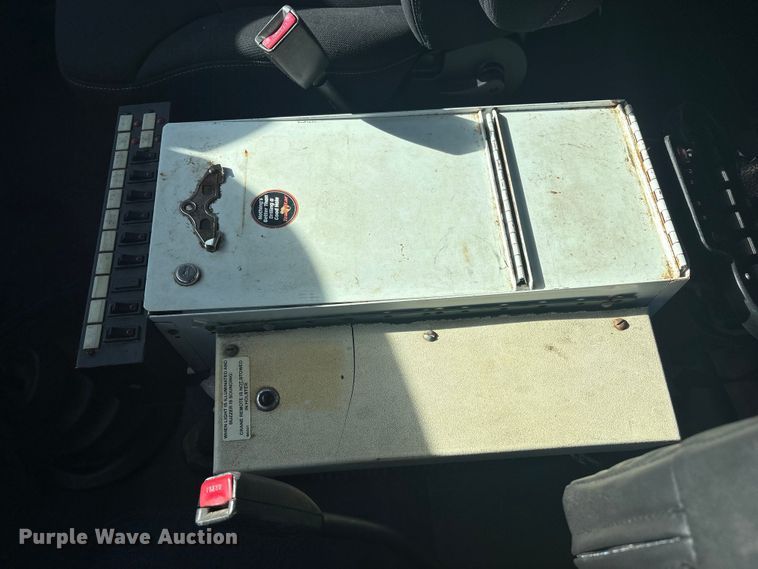 image for item EG8869 2008 International 7500 SBA crane truck