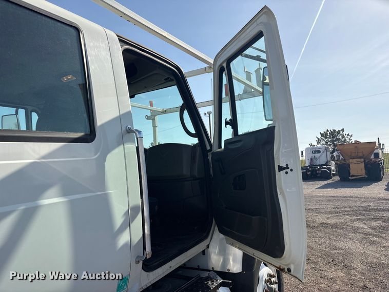 image for item EG8869 2008 International 7500 SBA crane truck