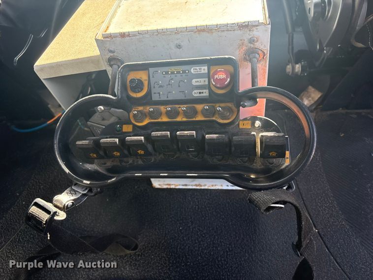 image for item EG8869 2008 International 7500 SBA crane truck