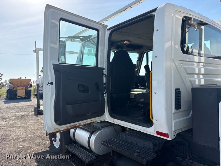 image for item EG8869 2008 International 7500 SBA crane truck