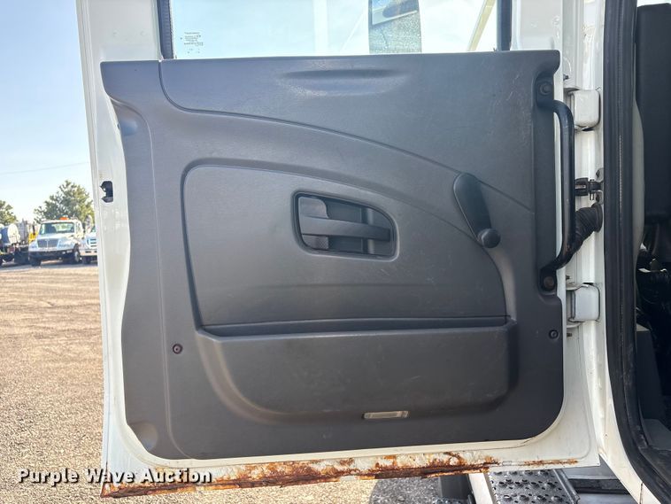 image for item EG8869 2008 International 7500 SBA crane truck