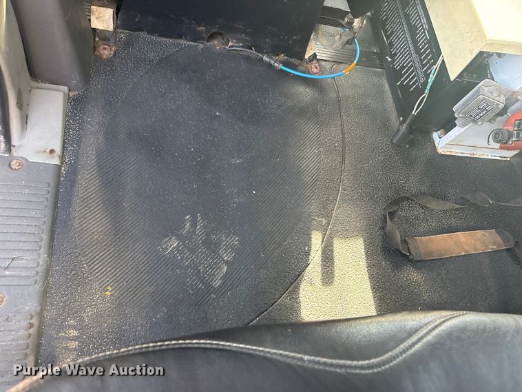 image for item EG8869 2008 International 7500 SBA crane truck