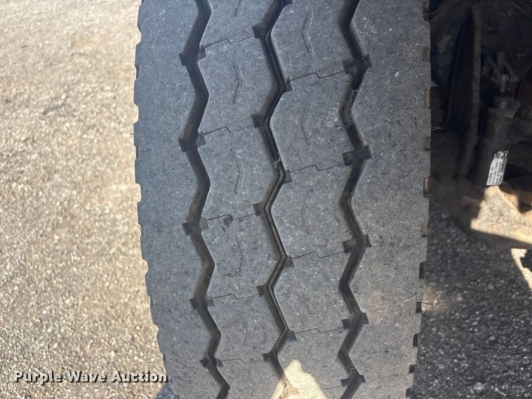 image for item EG8869 2008 International 7500 SBA crane truck