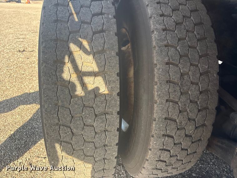 image for item EG8869 2008 International 7500 SBA crane truck