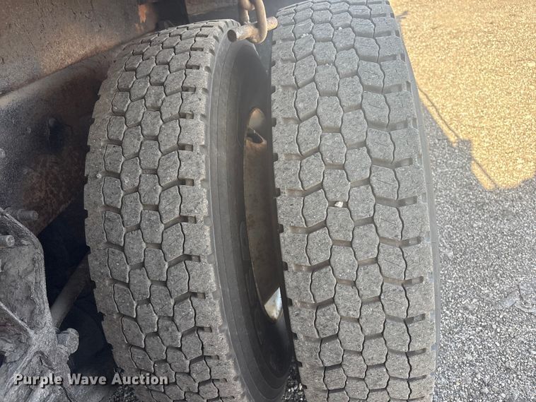 image for item EG8869 2008 International 7500 SBA crane truck