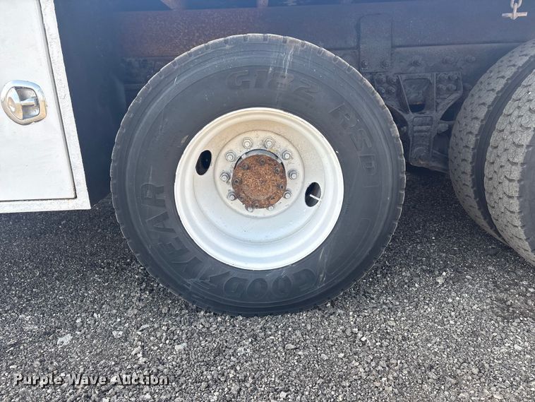 image for item EG8869 2008 International 7500 SBA crane truck