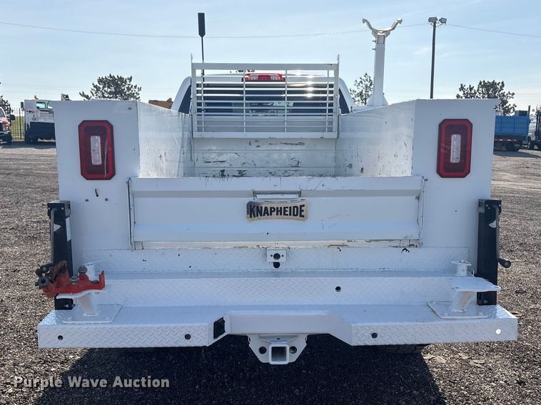 image for item EG8870 2019 Chevrolet Silverado 2500 HD Crew Cab Utility Pickup