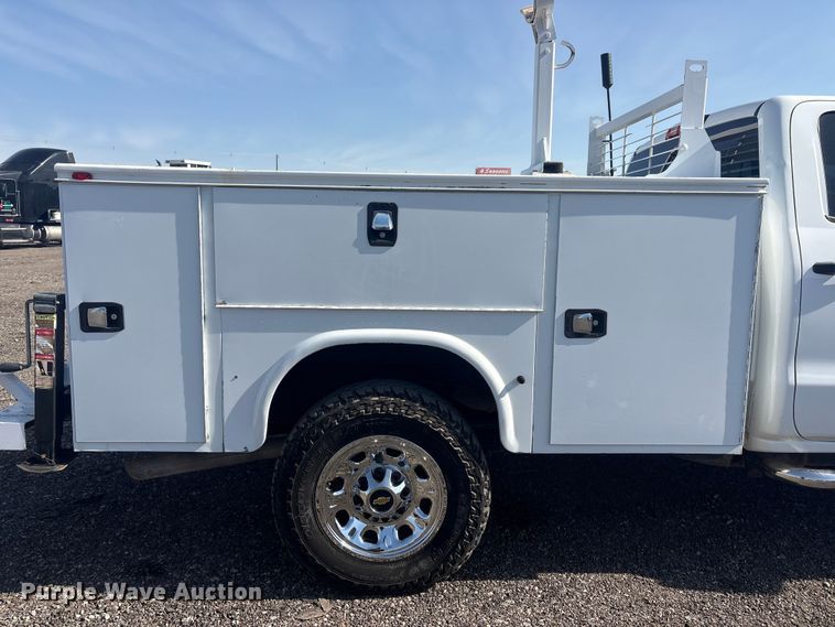 image for item EG8870 2019 Chevrolet Silverado 2500 HD Crew Cab Utility Pickup