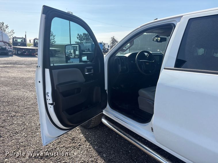 image for item EG8870 2019 Chevrolet Silverado 2500 HD Crew Cab Utility Pickup