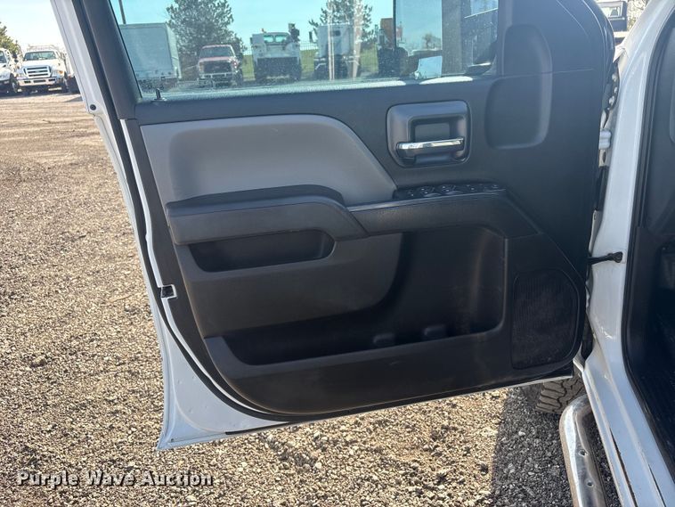 image for item EG8870 2019 Chevrolet Silverado 2500 HD Crew Cab Utility Pickup