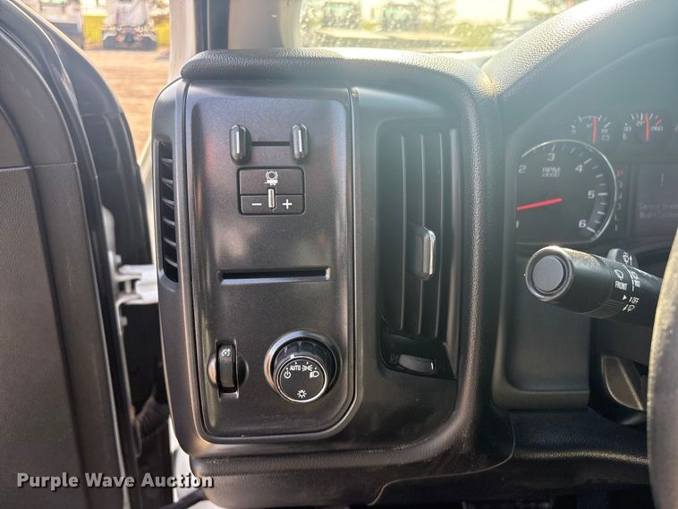 image for item EG8870 2019 Chevrolet Silverado 2500 HD Crew Cab Utility Pickup